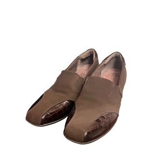 Clark’s Artisan Women Brown Leather & Suede slip on Loafer size 10